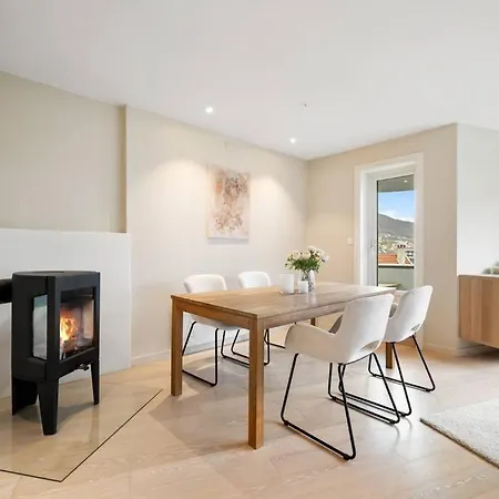 아파트 Scandinavian Style Apartement! Balcony And Stunning Views!