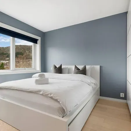 Scandinavian Style Apartement! Balcony And Stunning Views! شقة
